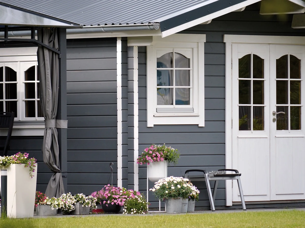 Exterior timber painting in Winchester by Winchester Decorators, grey and white finish